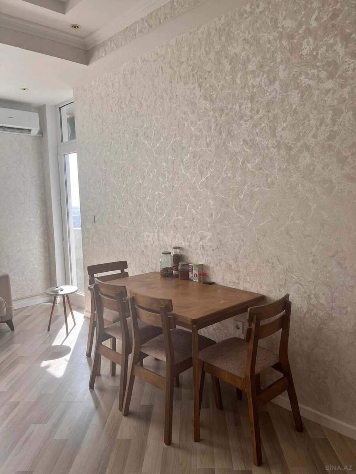 Kirayə verilir 2 otaqlı mənzil 70 m²
