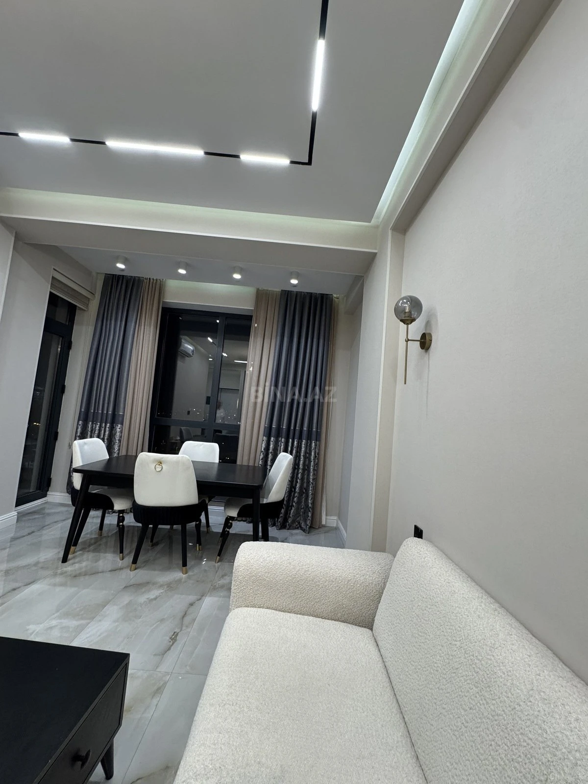 Kirayə verilir 2 otaqlı mənzil 62 m²