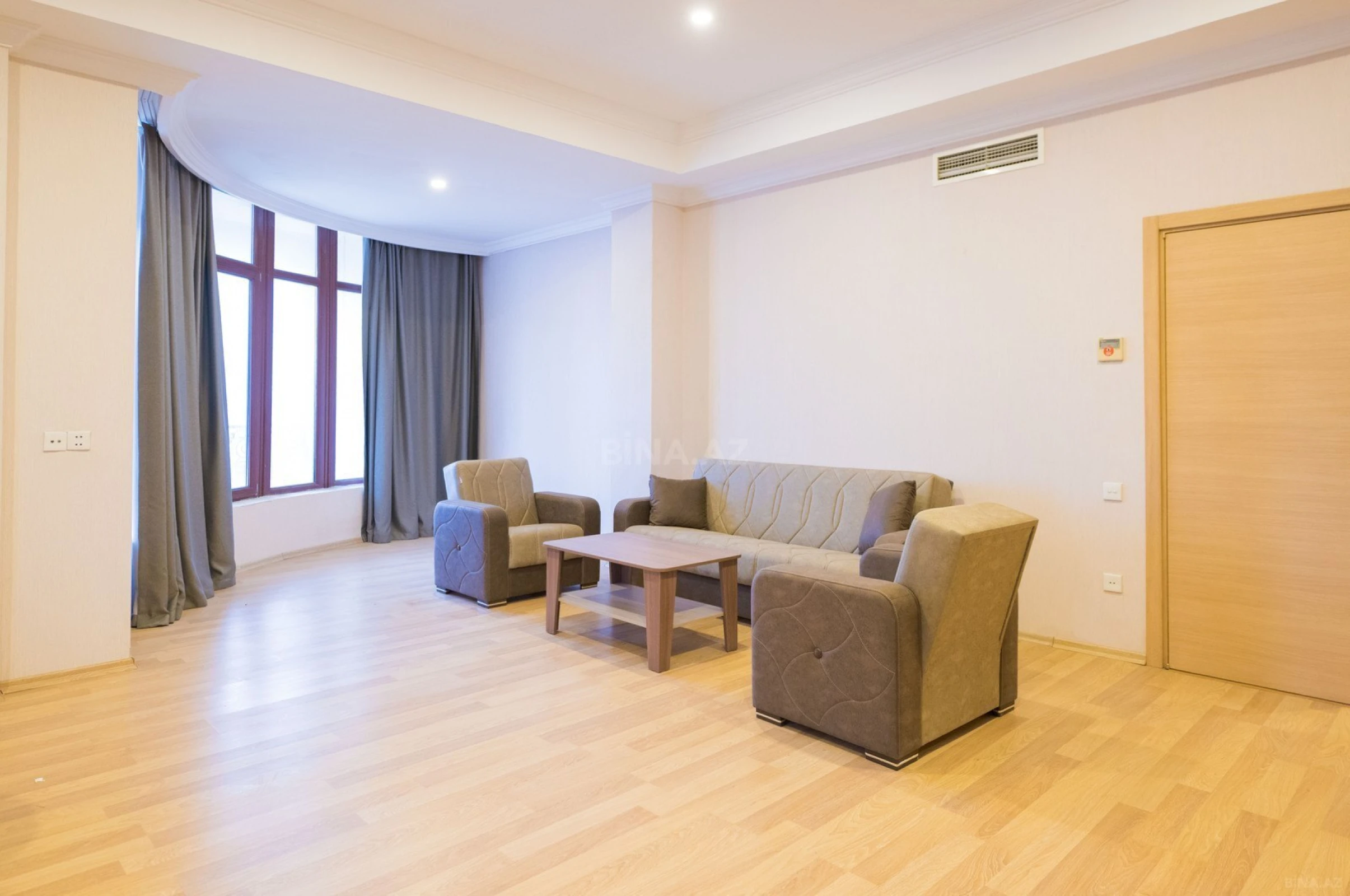 Kirayə verilir 3 otaqlı mənzil 157 m²