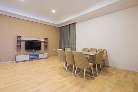 Kirayə verilir 3 otaqlı mənzil 157 m²