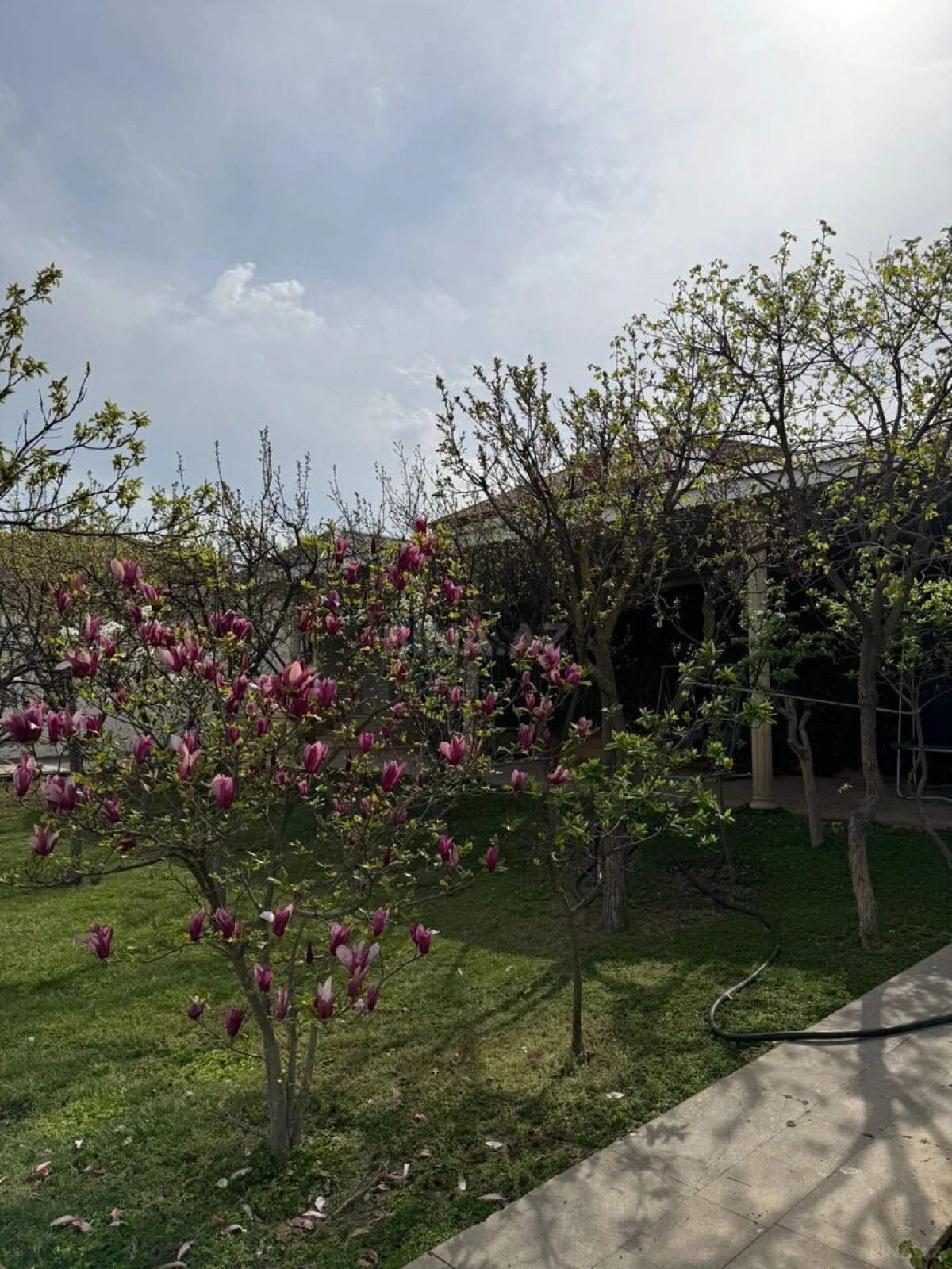 Satılır 7 otaqlı həyət evi 2800 m²