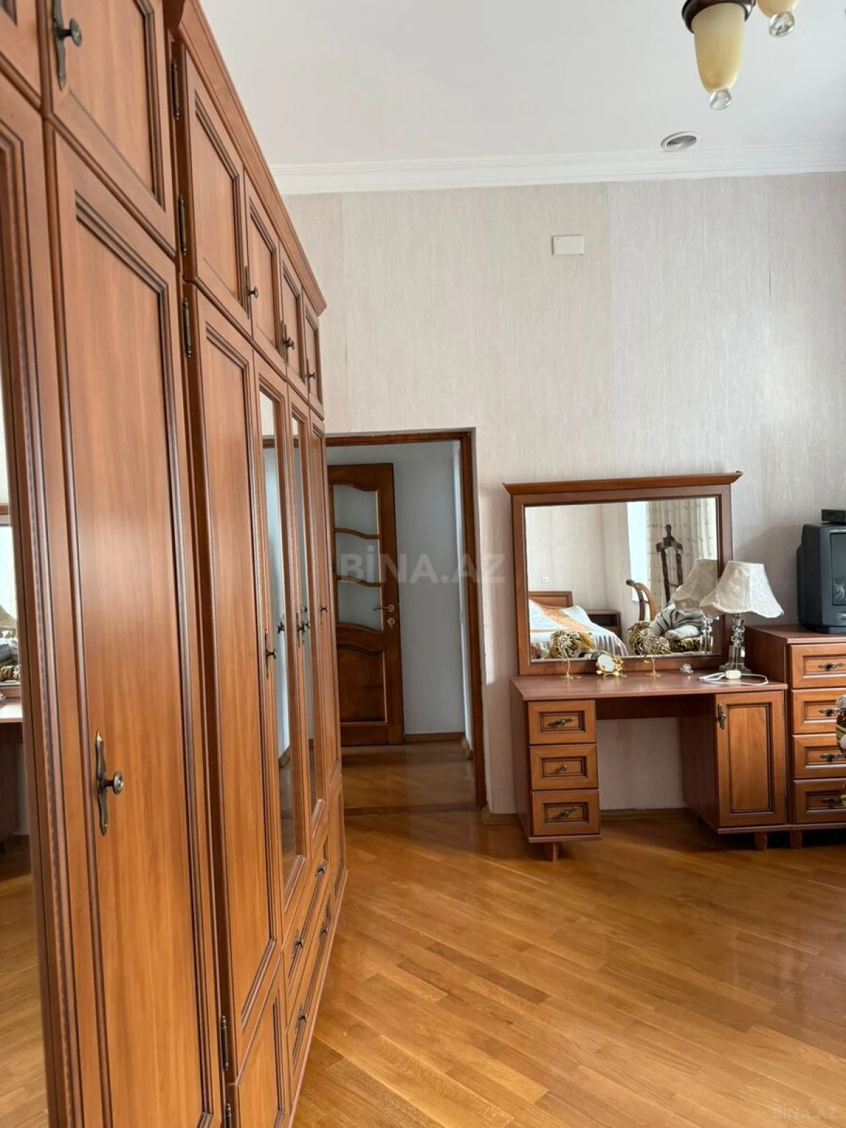 Satılır 7 otaqlı həyət evi 2800 m²
