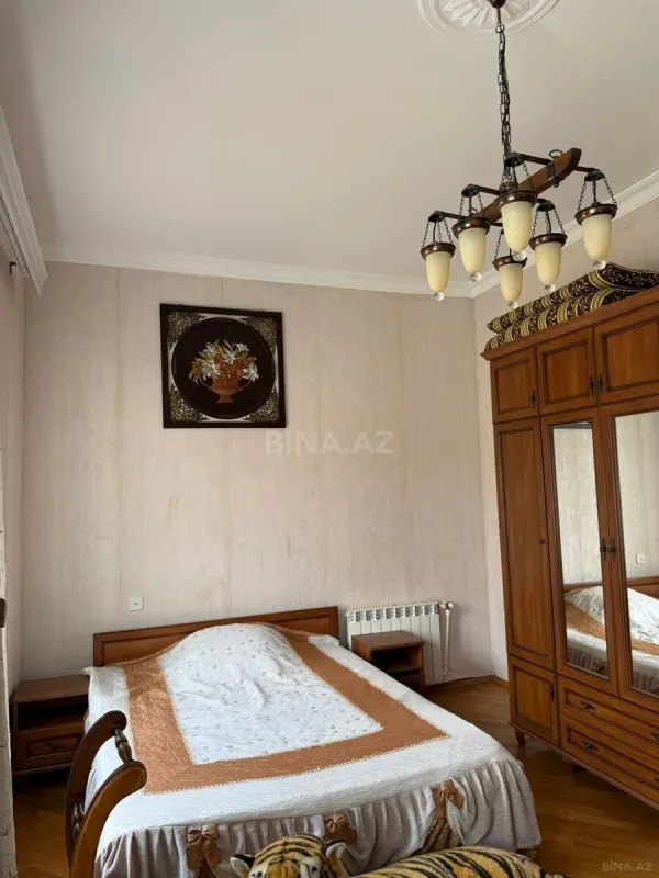 Satılır 7 otaqlı həyət evi 2800 m²