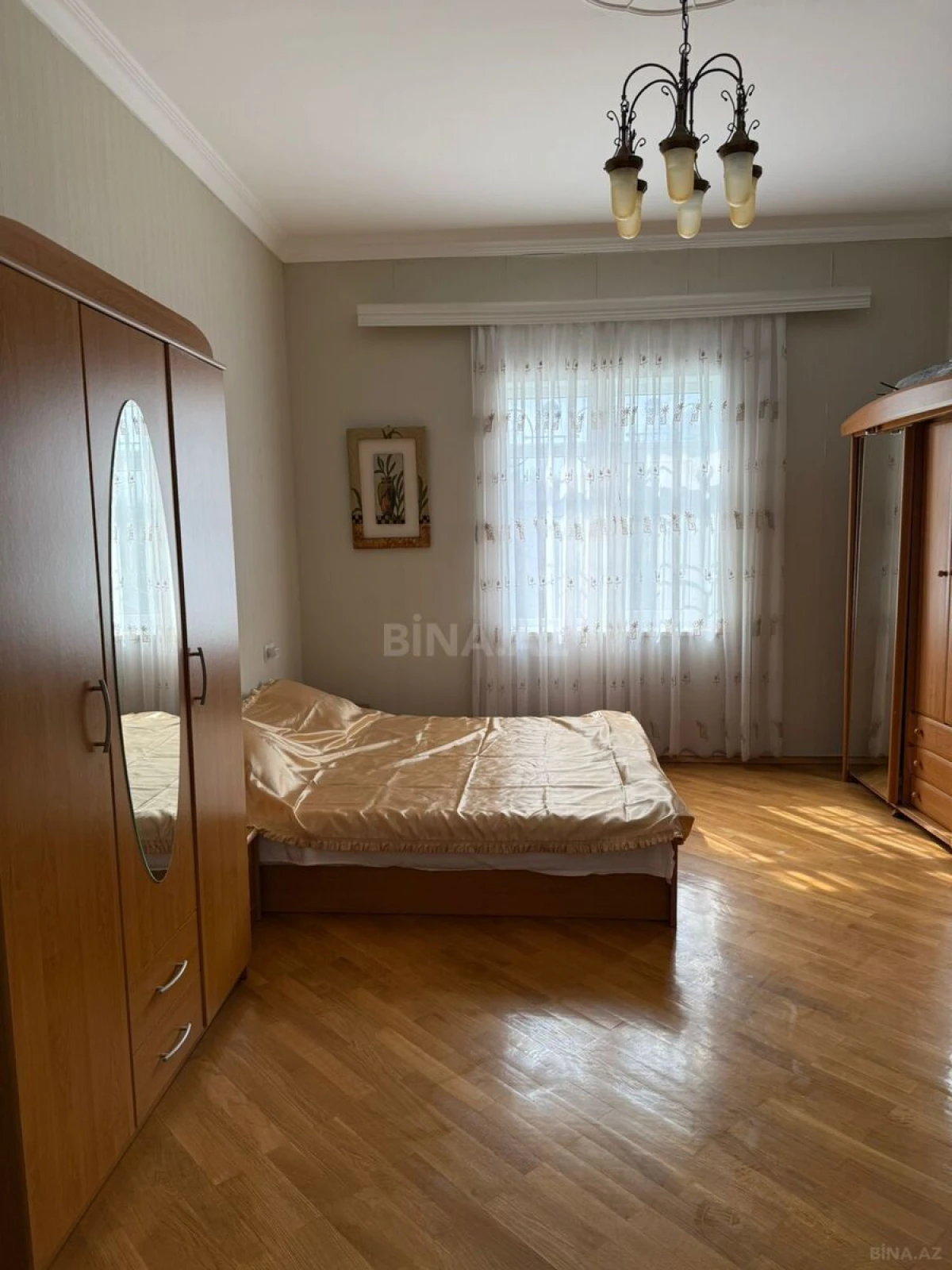 Satılır 7 otaqlı həyət evi 2800 m²