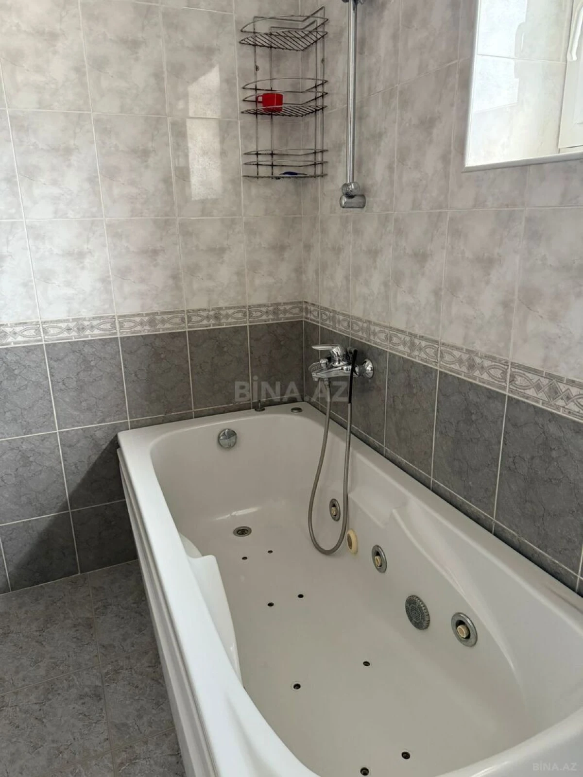 Satılır 7 otaqlı həyət evi 2800 m²