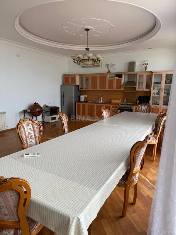 Satılır 7 otaqlı həyət evi 2800 m²