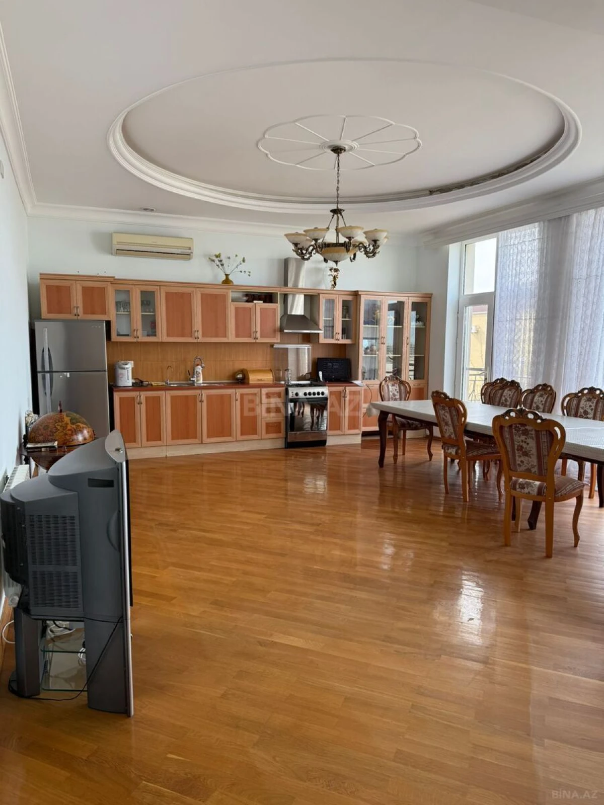 Satılır 7 otaqlı həyət evi 2800 m²