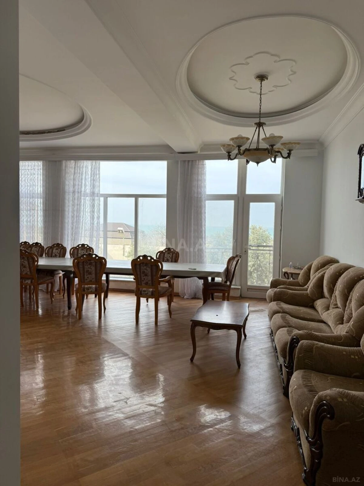 Satılır 7 otaqlı həyət evi 2800 m²