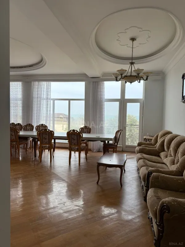 Satılır 7 otaqlı həyət evi 2800 m²