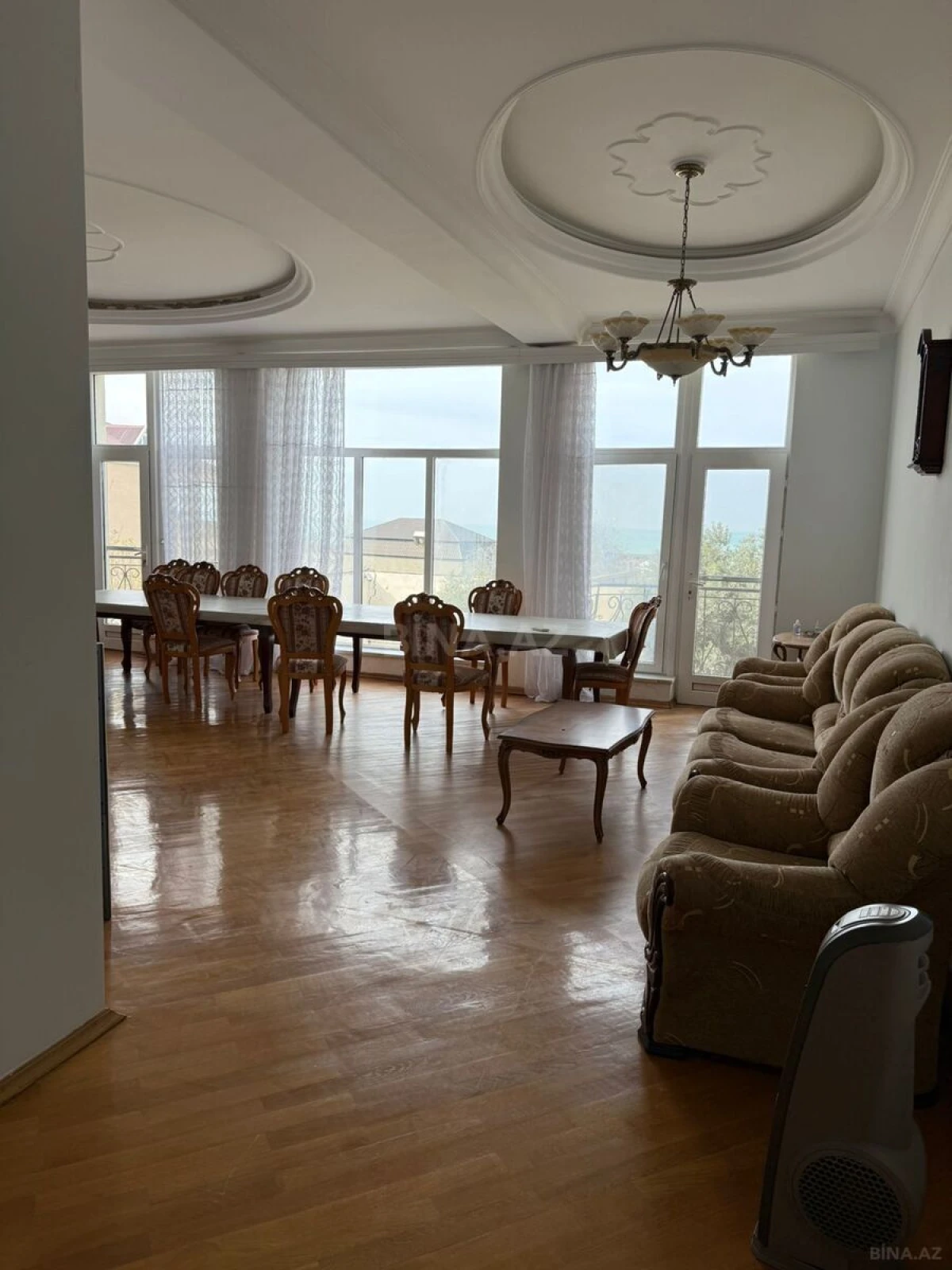 Satılır 7 otaqlı həyət evi 2800 m²