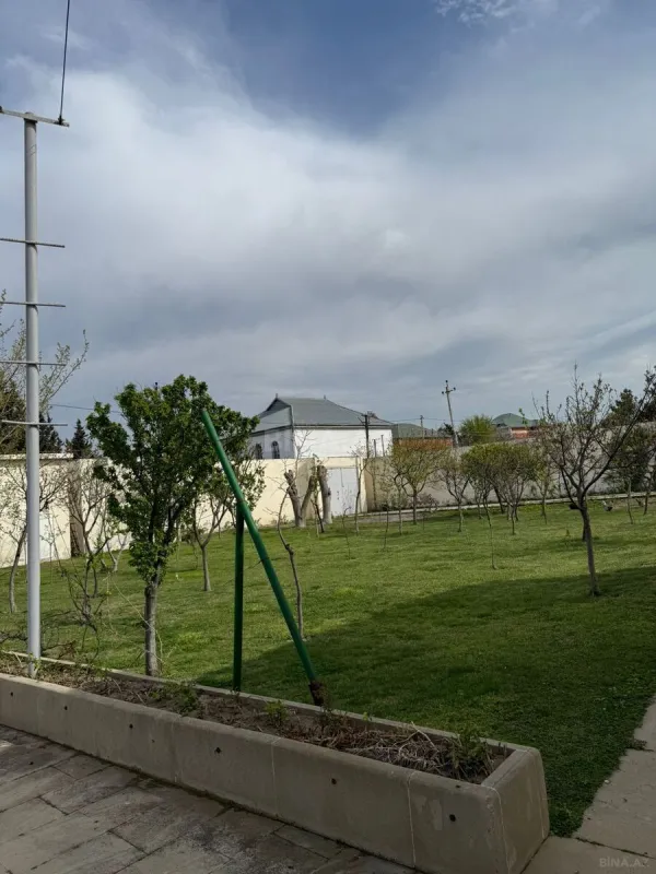 Satılır 7 otaqlı həyət evi 2800 m²