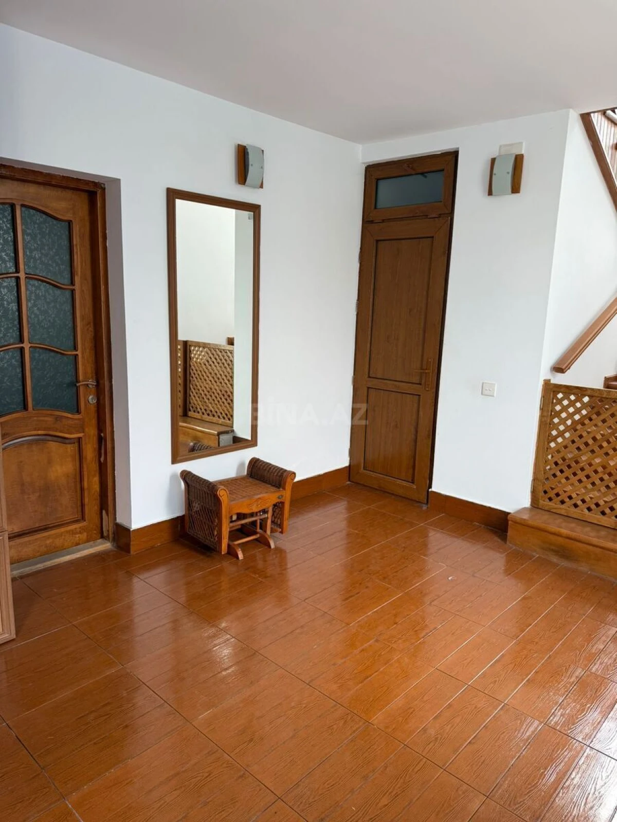 Satılır 7 otaqlı həyət evi 2800 m²