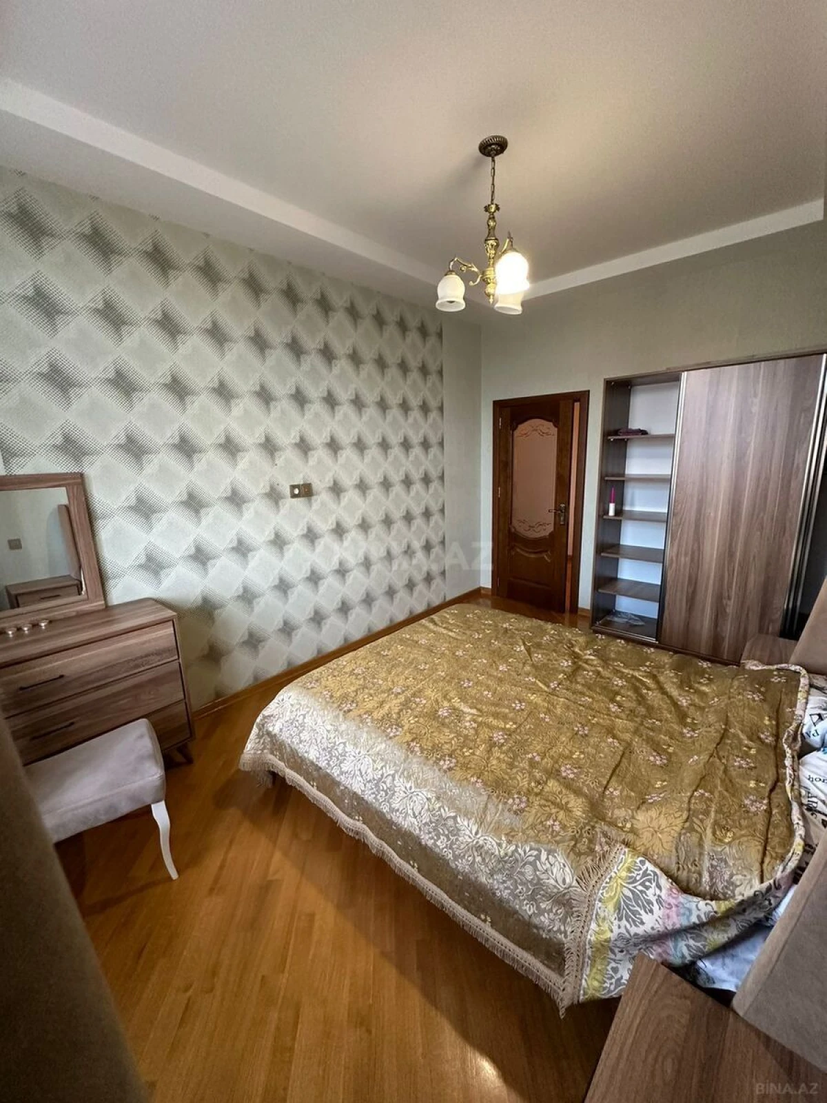 Kirayə verilir 3 otaqlı mənzil 108 m²