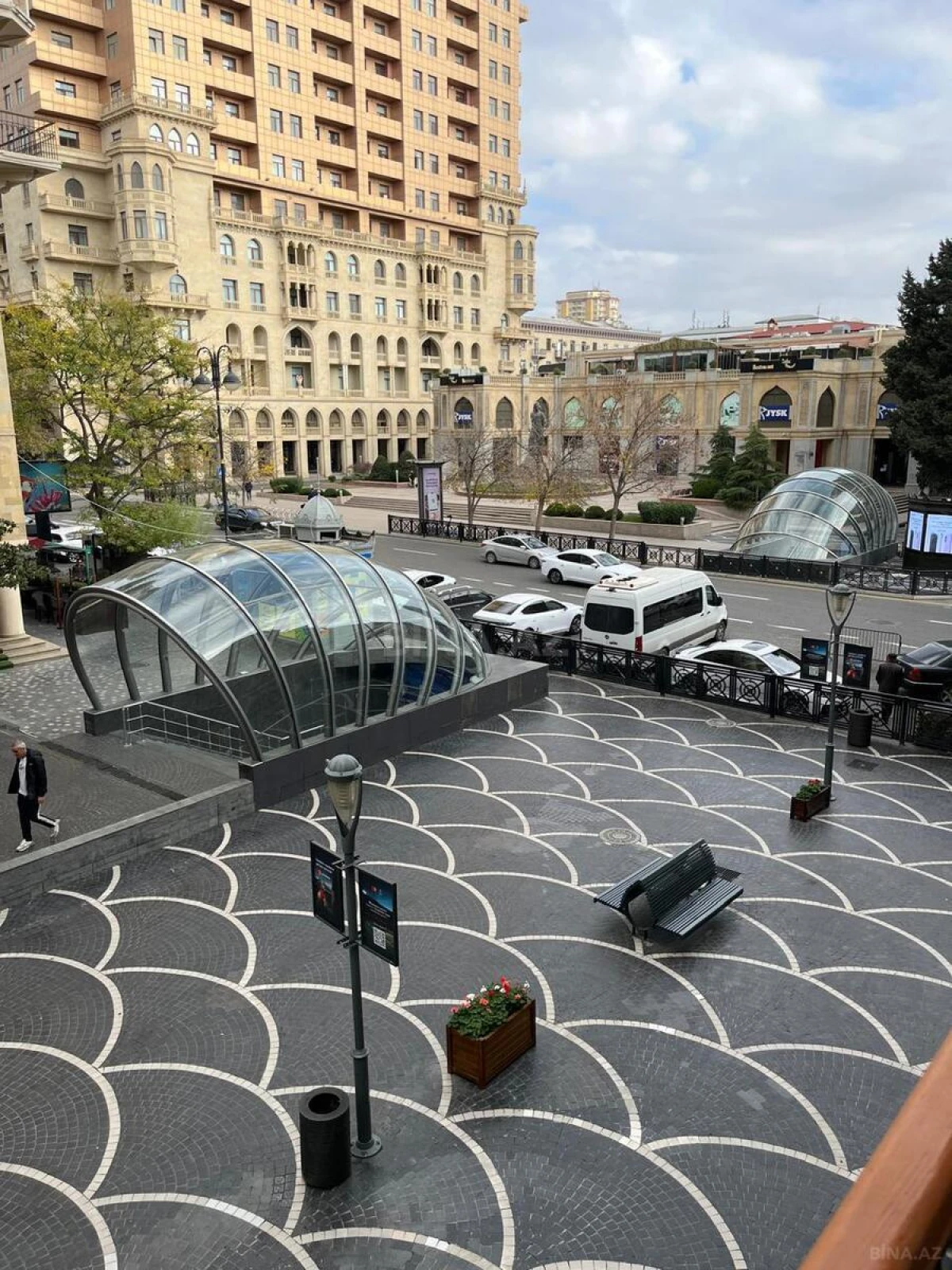 Satılır 4 otaqlı mənzil 102 m²