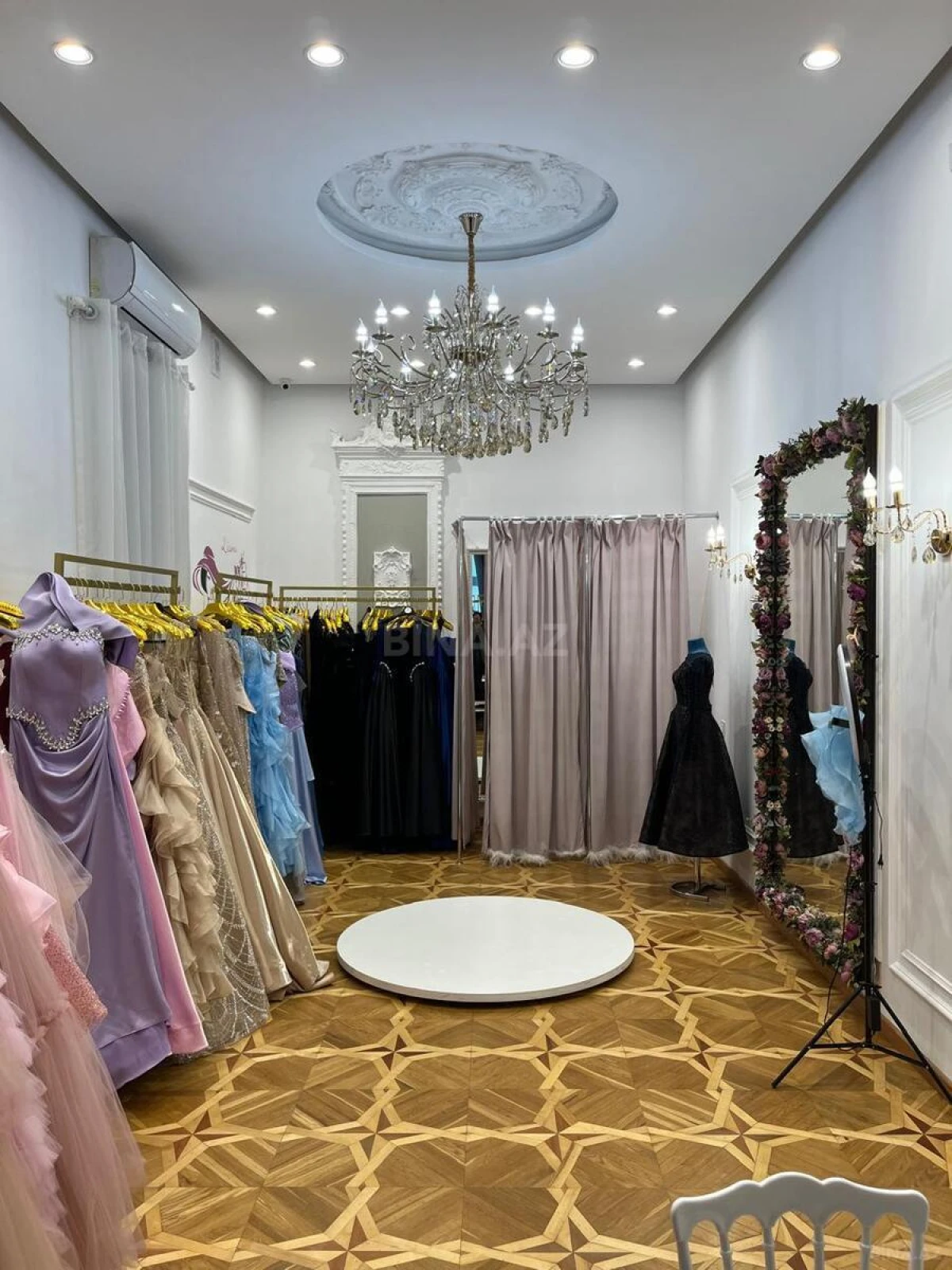 Satılır 4 otaqlı mənzil 102 m²