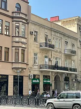 Satılır 4 otaqlı mənzil 102 m²