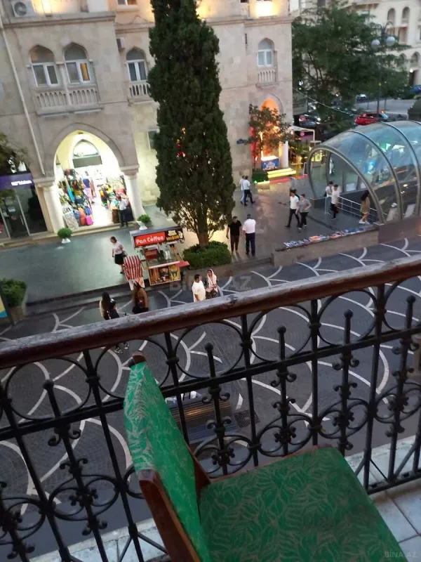 Satılır 4 otaqlı mənzil 102 m²