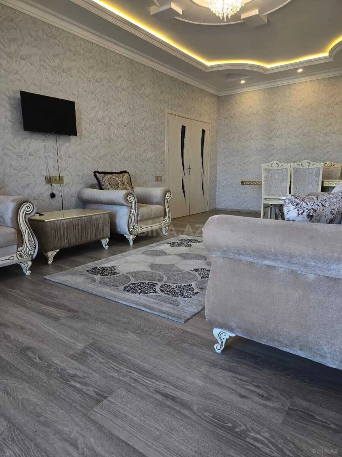 Kirayə verilir 2 otaqlı mənzil 100 m²