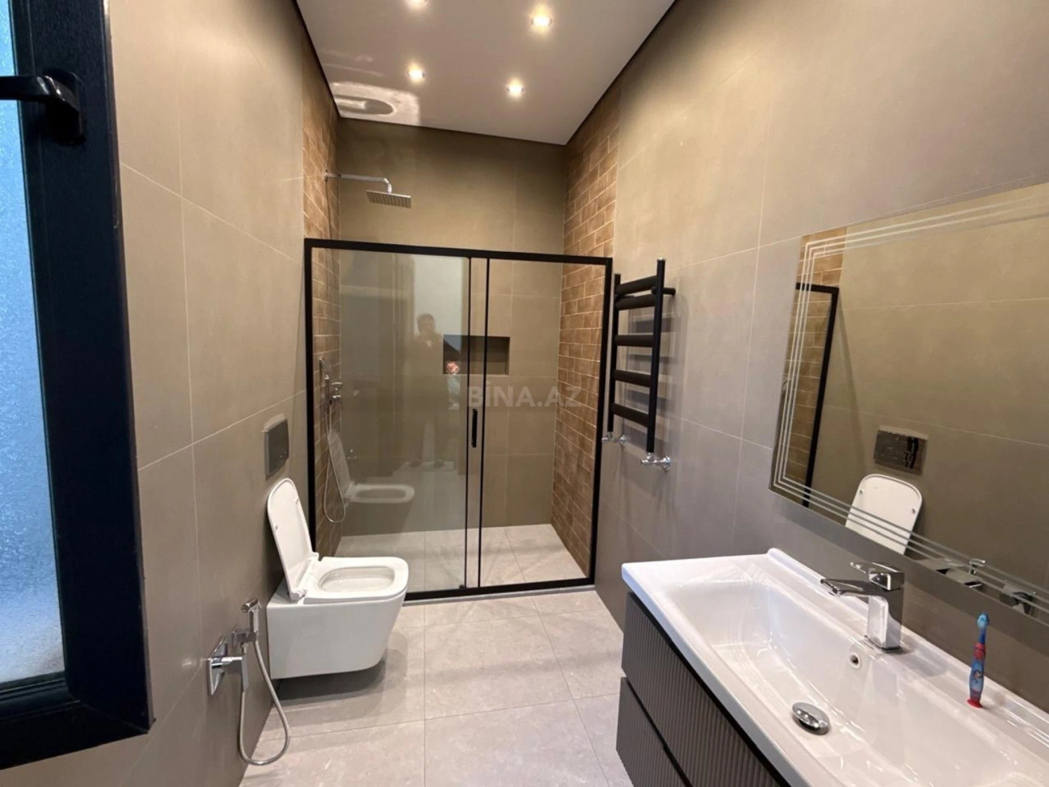 Kirayə verilir 5 otaqlı həyət evi 240 m²