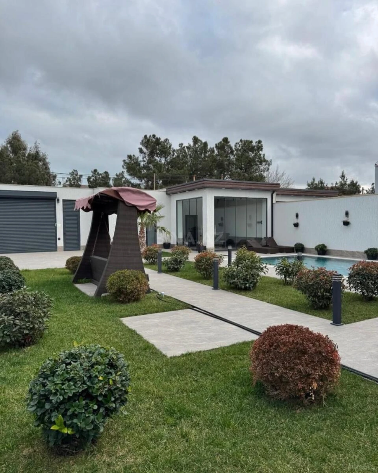 Kirayə verilir 5 otaqlı həyət evi 240 m²