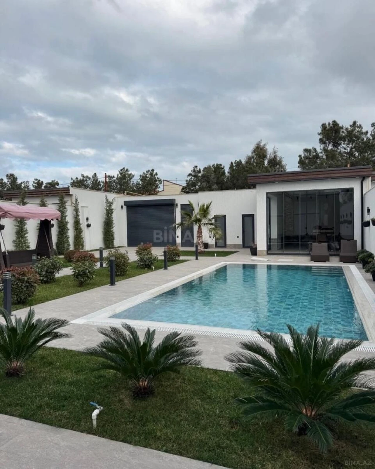 Kirayə verilir 5 otaqlı həyət evi 240 m²