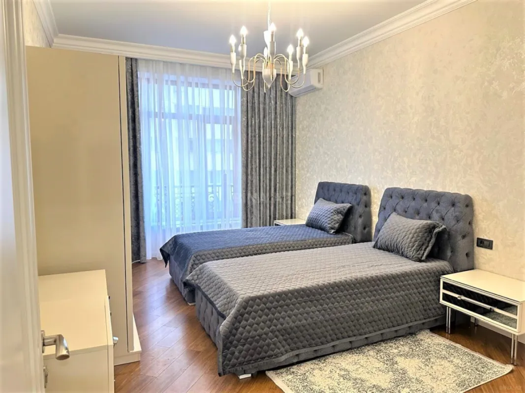 Kirayə verilir 3 otaqlı mənzil 180 m²