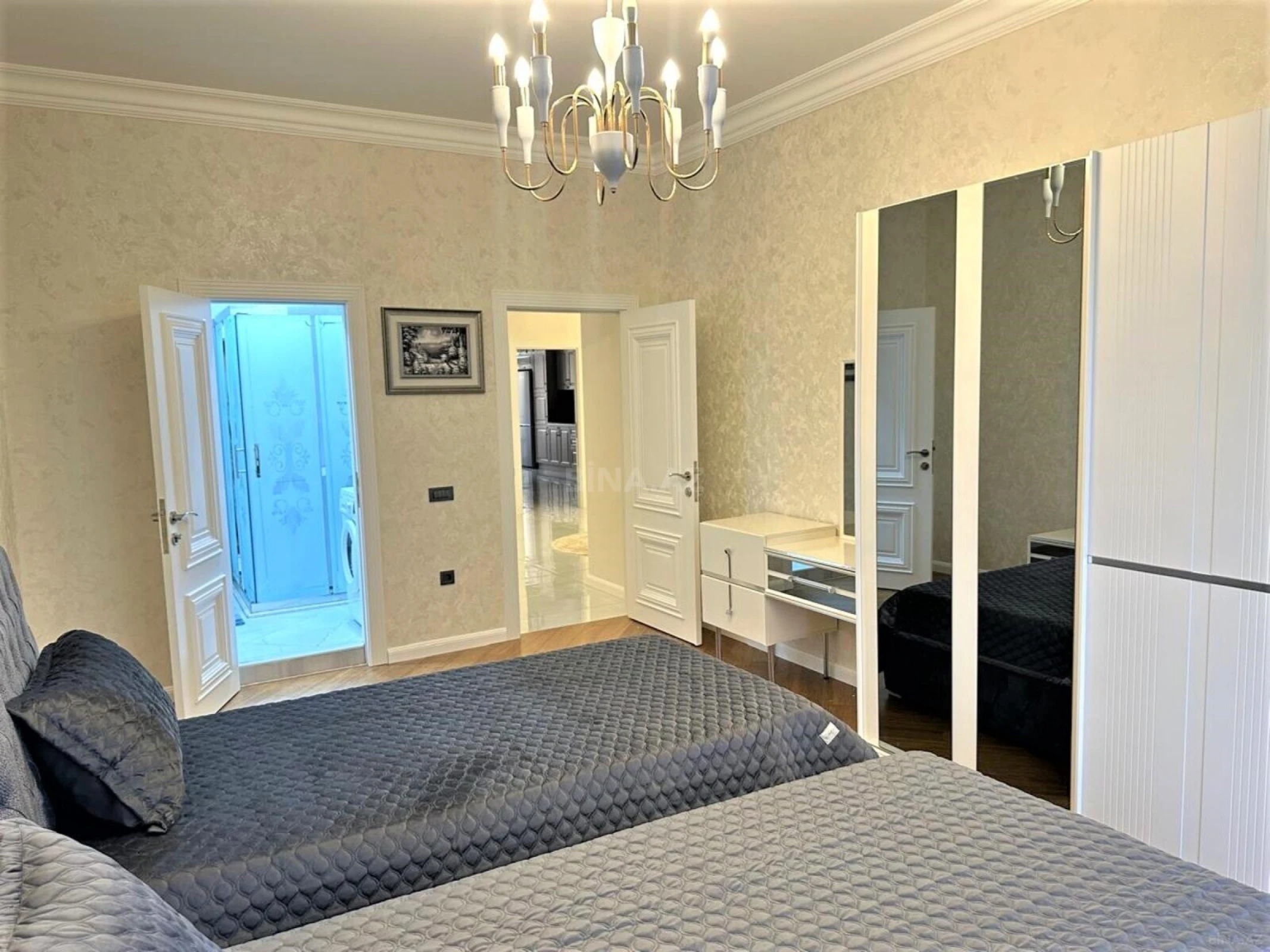 Kirayə verilir 3 otaqlı mənzil 180 m²