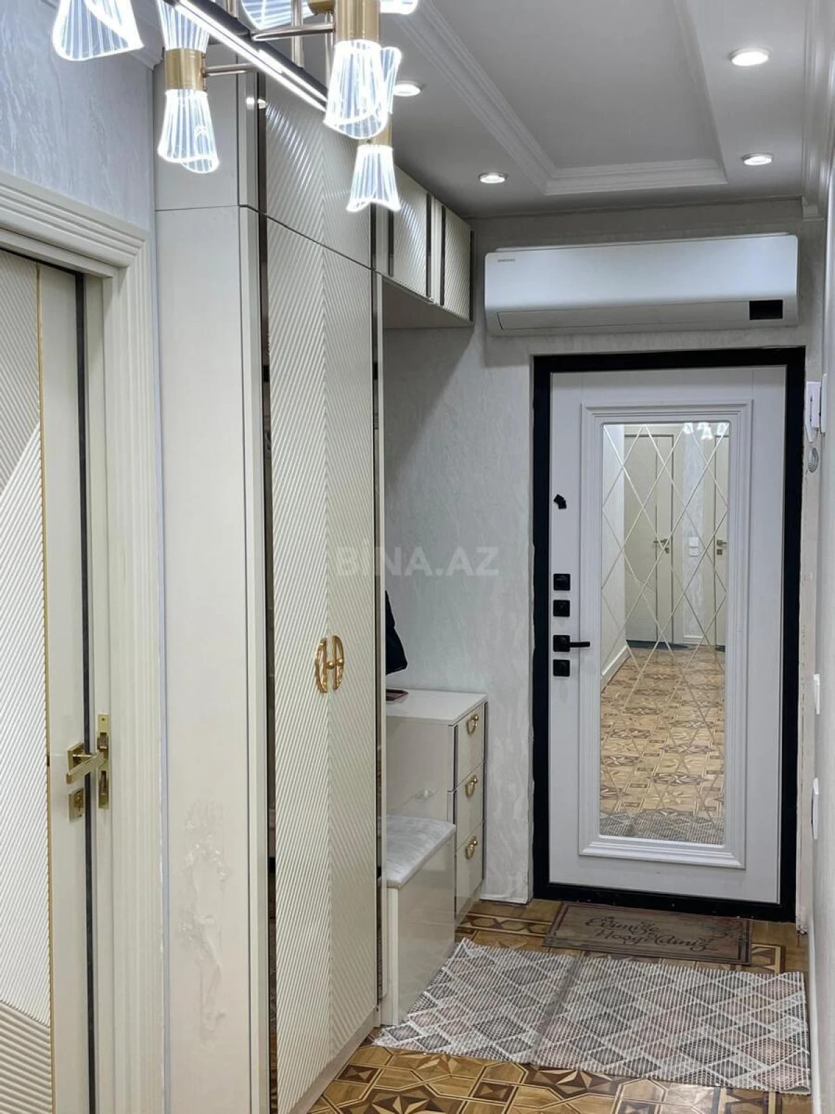 Satılır 5 otaqlı mənzil 120 m²