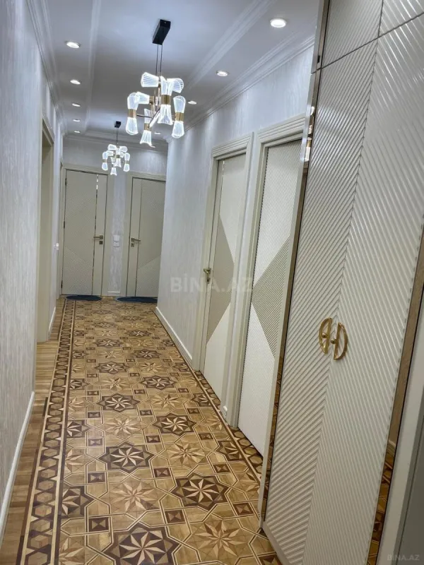 Satılır 5 otaqlı mənzil 120 m²