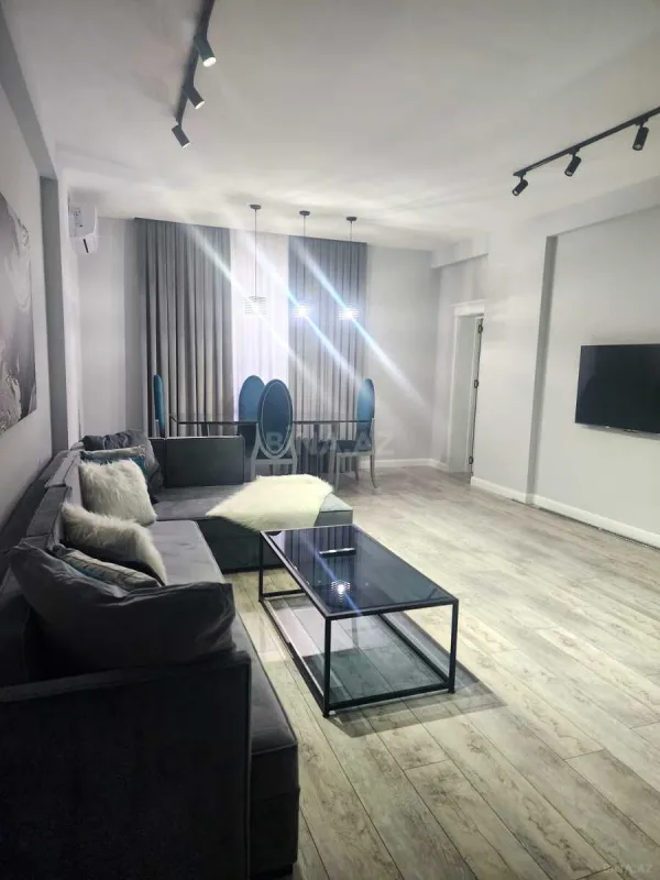 Kirayə verilir 2 otaqlı mənzil 85 m²