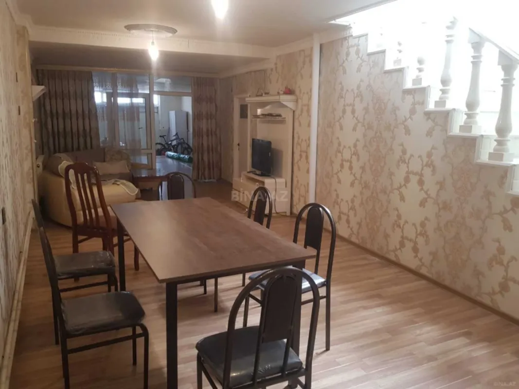 Satılır 5 otaqlı həyət evi 240 m²