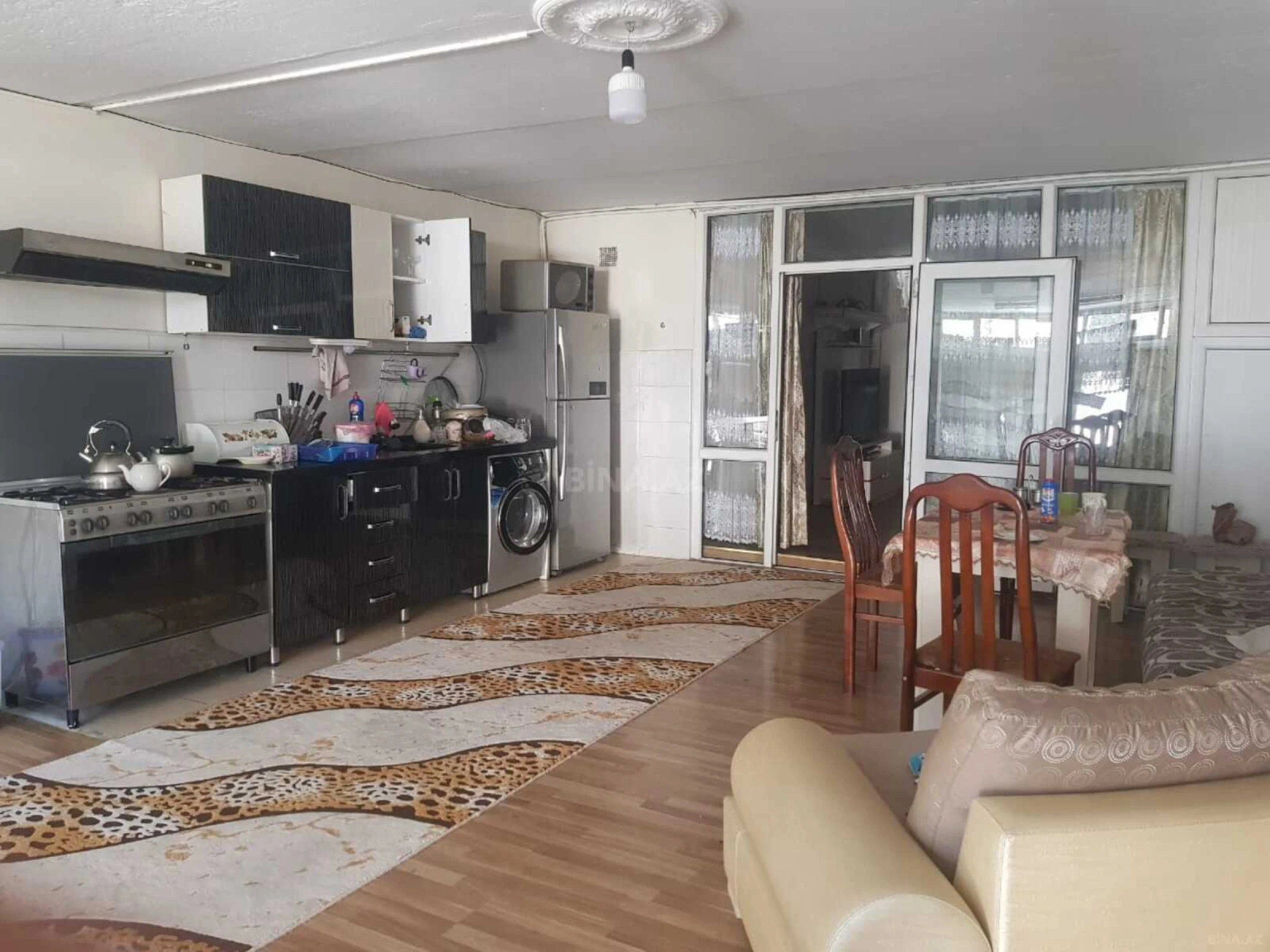 Satılır 5 otaqlı həyət evi 240 m²