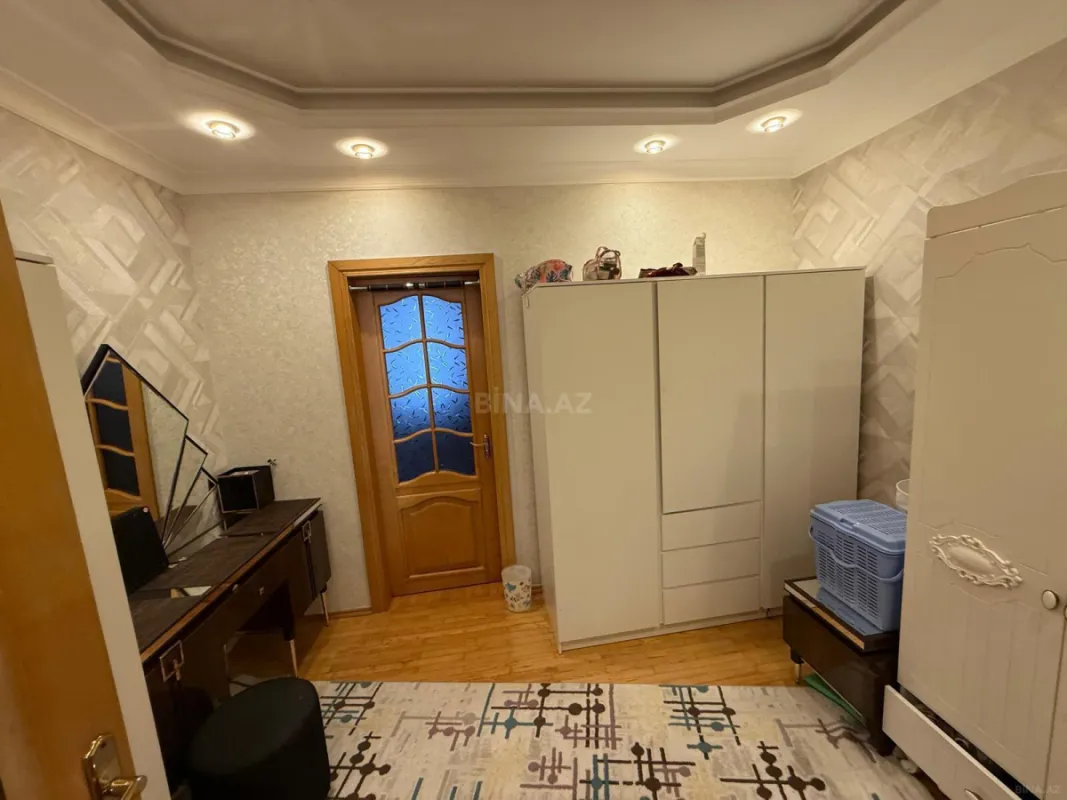 Satılır 4 otaqlı mənzil 115 m²