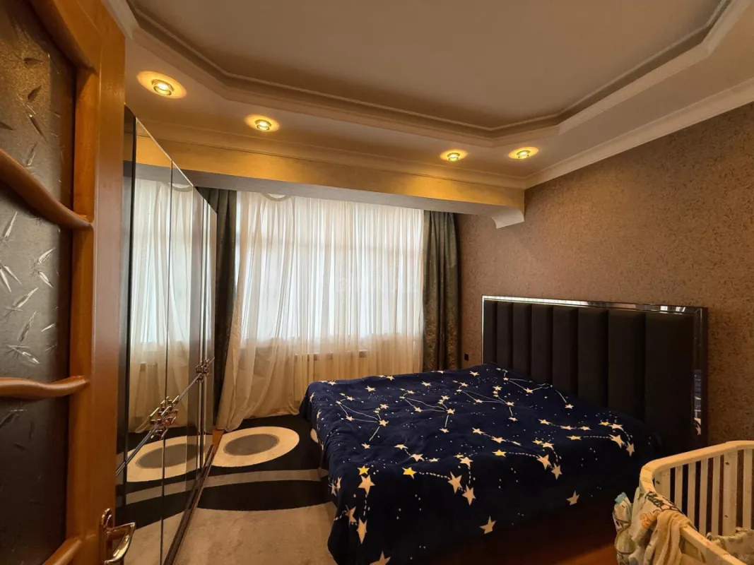 Satılır 4 otaqlı mənzil 115 m²