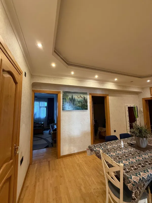 Satılır 4 otaqlı mənzil 115 m²
