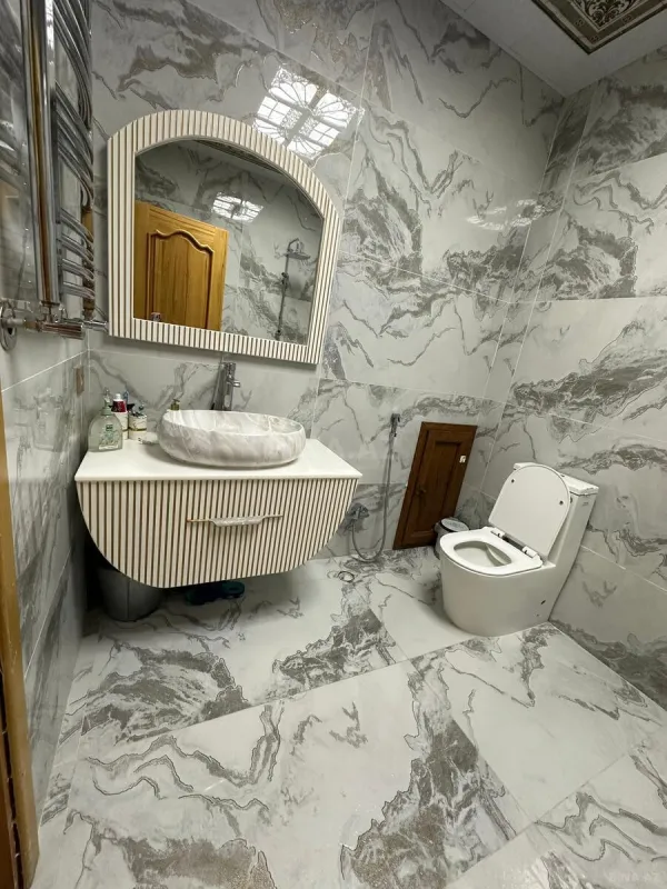 Satılır 4 otaqlı mənzil 140 m²