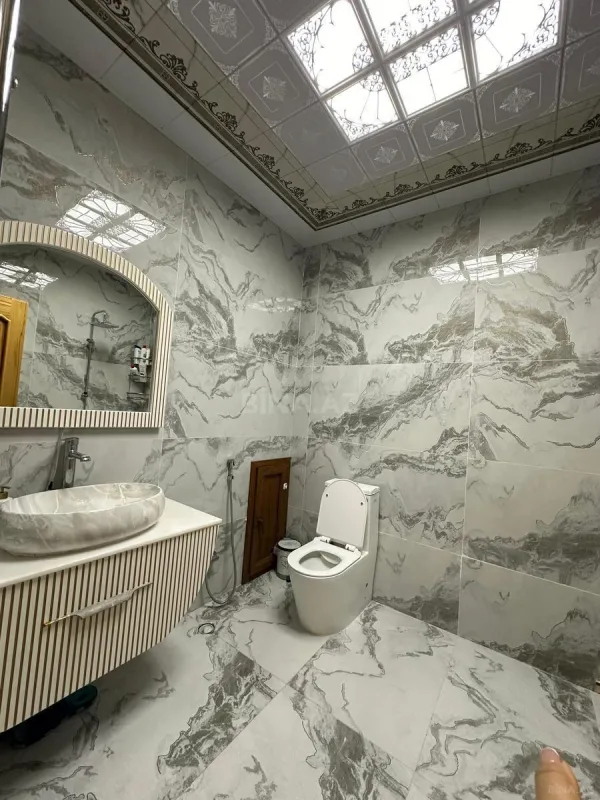 Satılır 4 otaqlı mənzil 140 m²