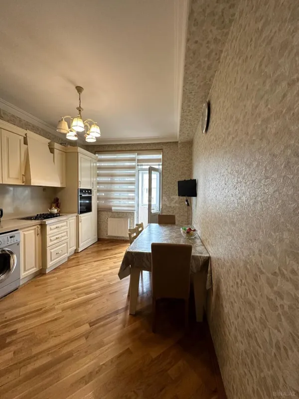 Satılır 4 otaqlı mənzil 140 m²