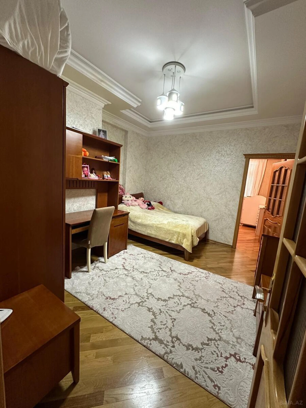 Satılır 4 otaqlı mənzil 140 m²