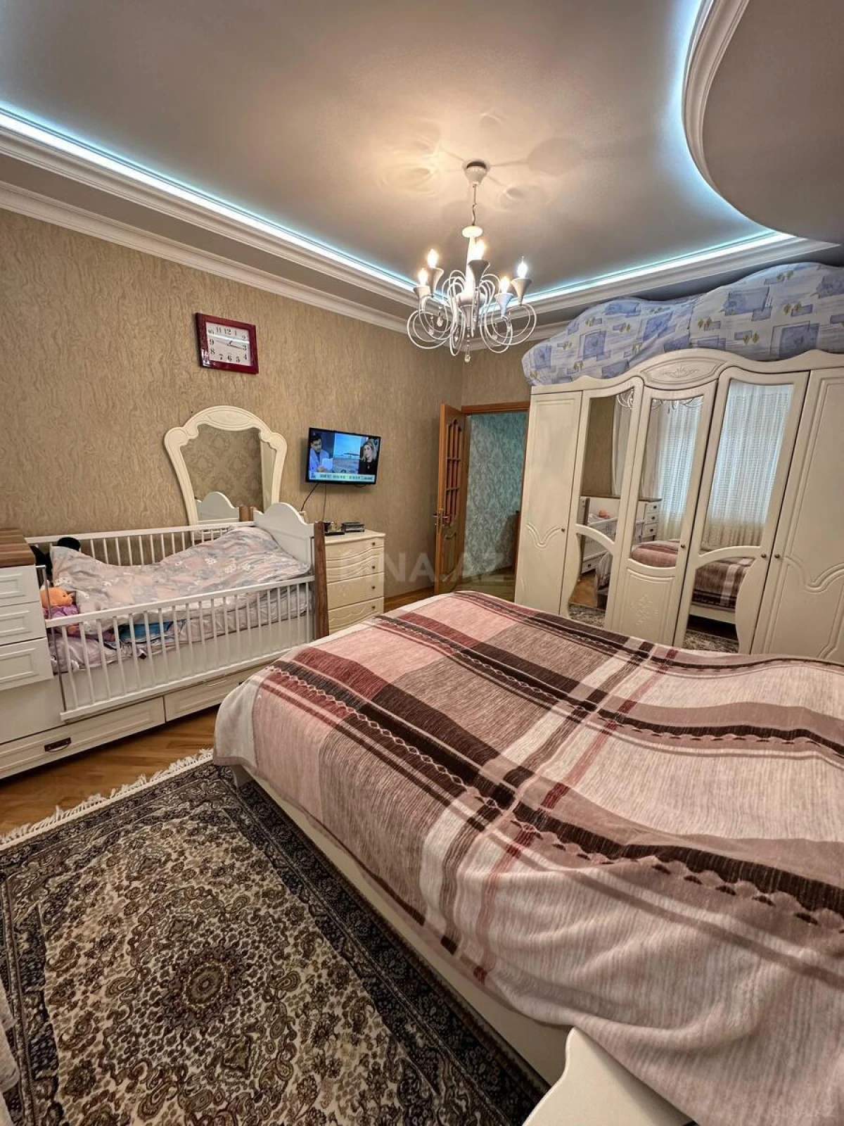 Satılır 4 otaqlı mənzil 140 m²
