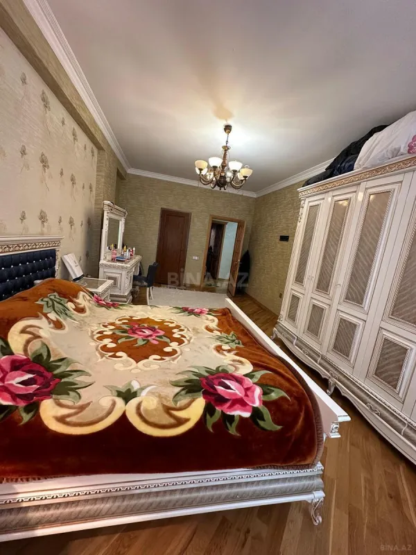 Satılır 4 otaqlı mənzil 140 m²