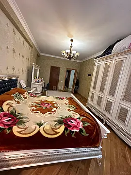 Satılır 4 otaqlı mənzil 140 m²