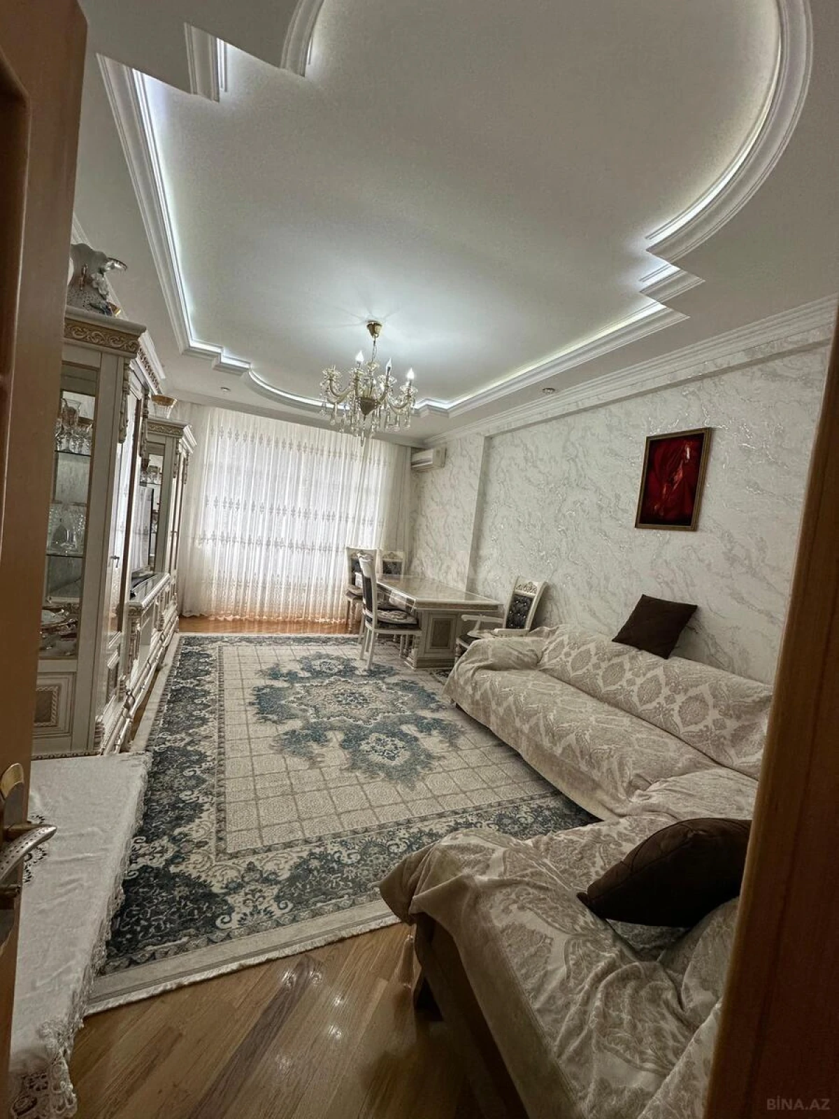Satılır 4 otaqlı mənzil 140 m²