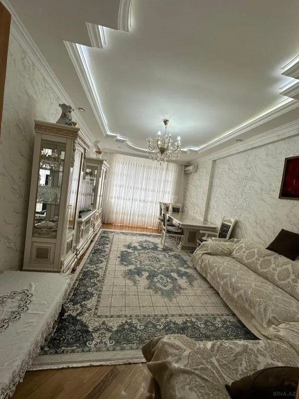 Satılır 4 otaqlı mənzil 140 m²