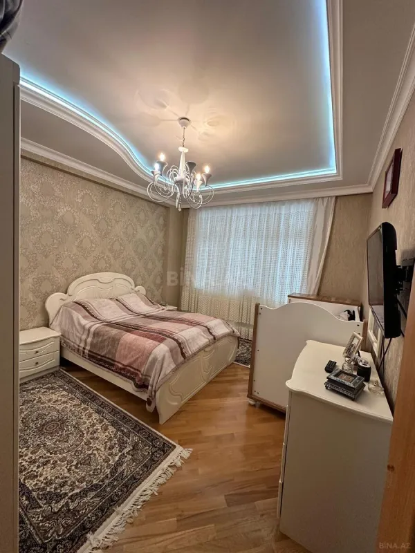 Satılır 4 otaqlı mənzil 140 m²