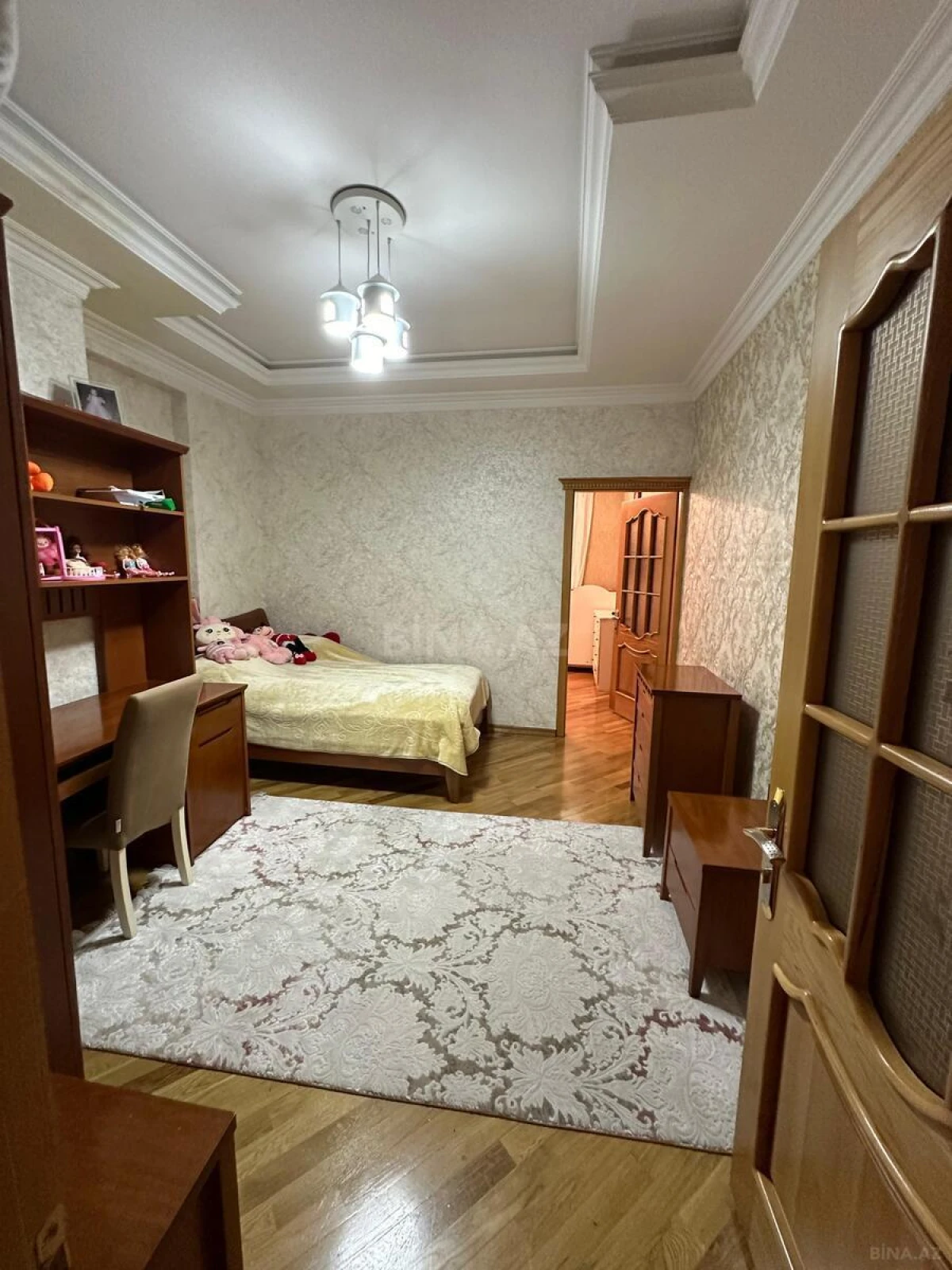 Satılır 4 otaqlı mənzil 140 m²