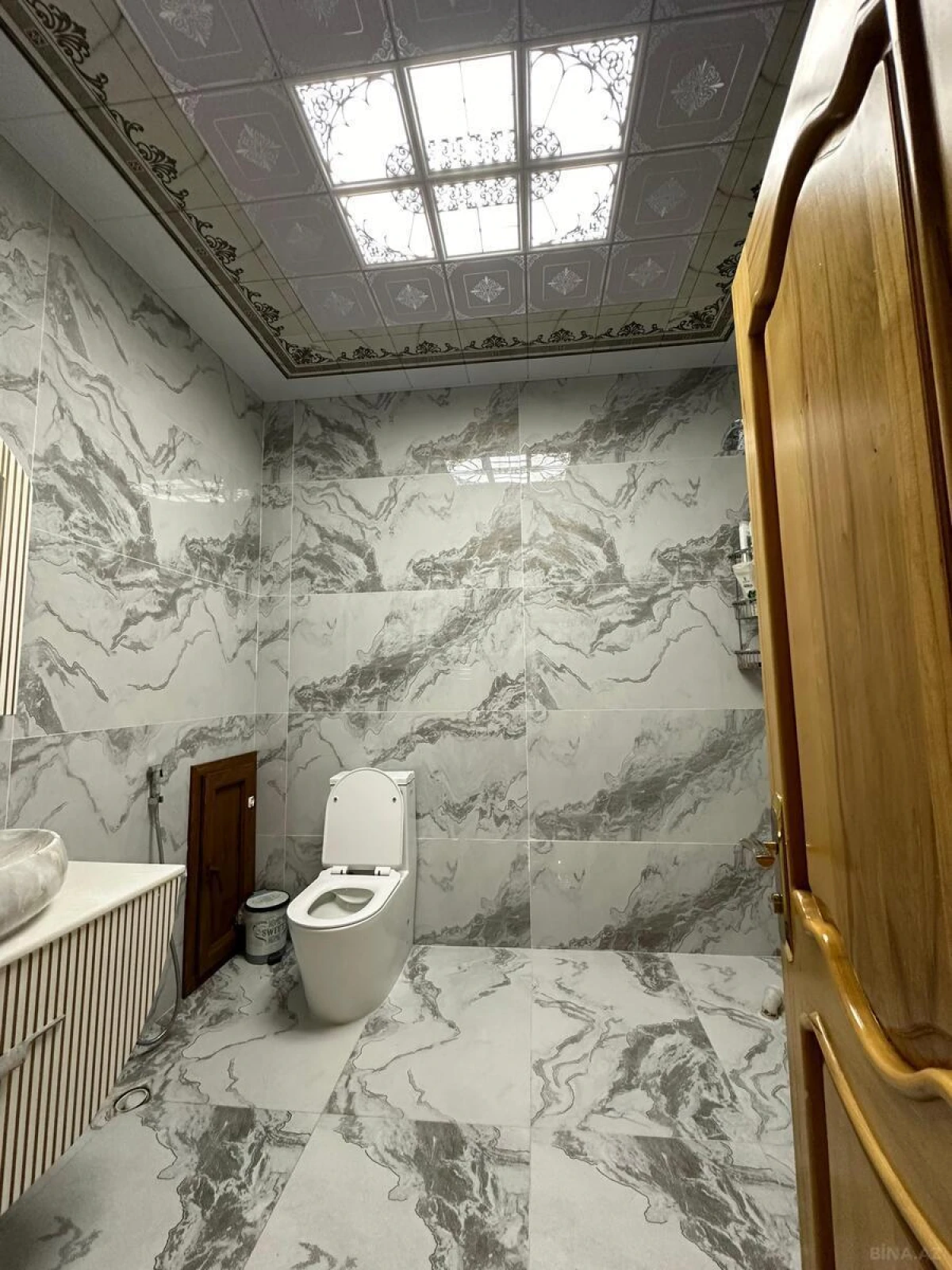 Satılır 4 otaqlı mənzil 140 m²