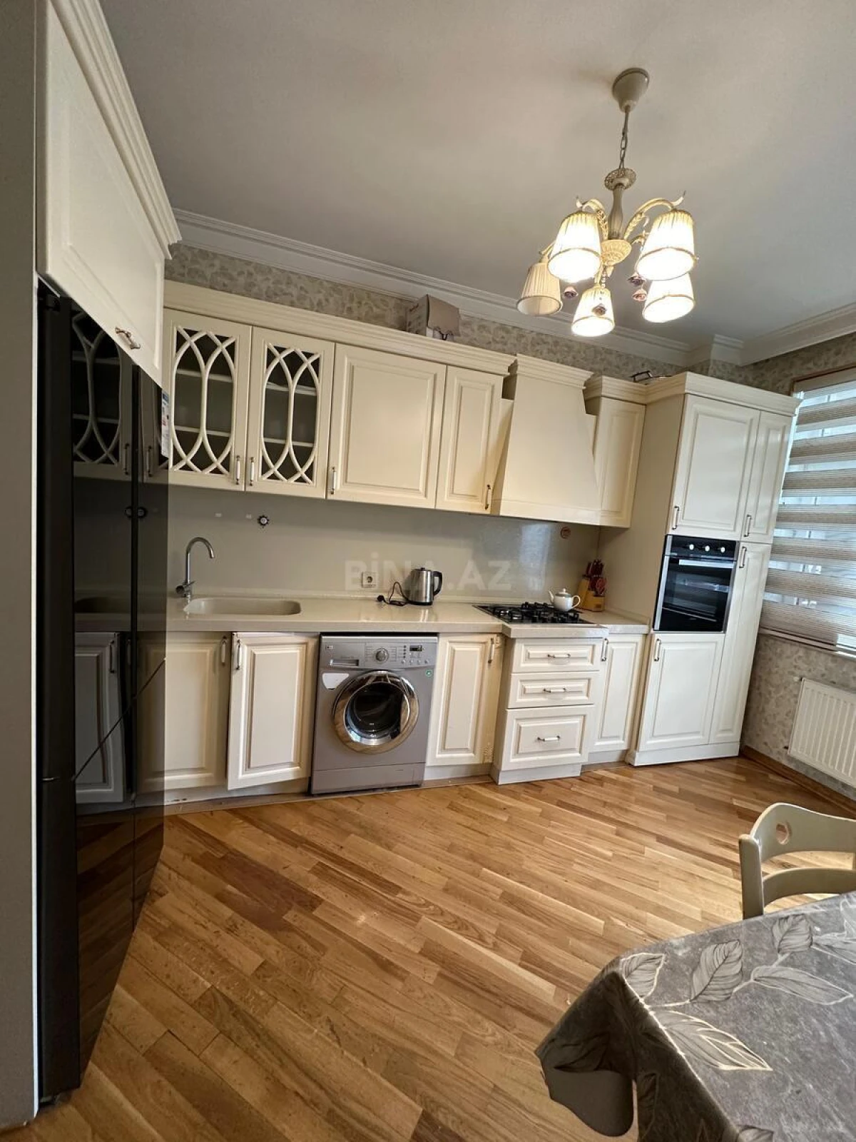 Satılır 4 otaqlı mənzil 140 m²
