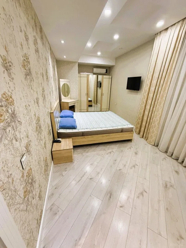 Kirayə verilir 2 otaqlı mənzil 92 m²