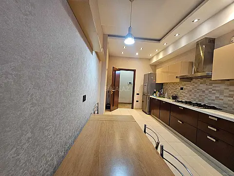 Kirayə verilir 2 otaqlı mənzil 120 m²